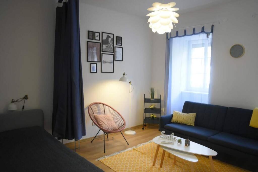 A charming little flat just above Széchenyi Square Apartamento Pécs Exterior foto