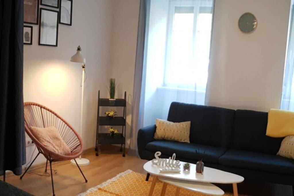 A charming little flat just above Széchenyi Square Apartamento Pécs Exterior foto