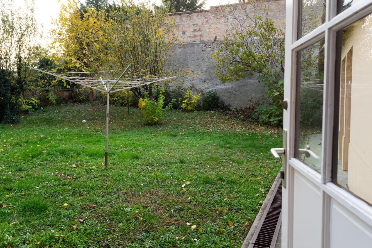 A charming little flat just above Széchenyi Square Apartamento Pécs Exterior foto
